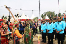 Pesta Adat Budaya Lom...