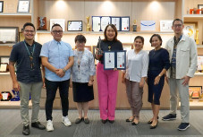 Raih Award Bergengsi,...
