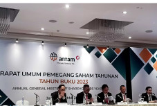 Berusia 56 Tahun, Antam...