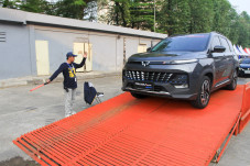 Medium SUV Hybrid Modern...