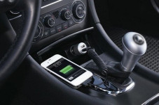 Car Charger dengan Fitur...