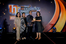 Raih Excellence Awards...