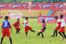 Gandeng Manchester United,...