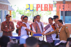 Presiden Jokowi Resmikan...