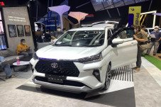 Perbandingan Toyota...