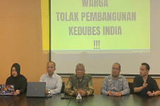 Warga Tolak Pembangunan...