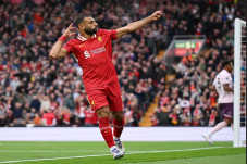 5 Pencetak Gol Terbanyak...