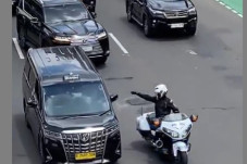 Viral Mobil RI 36 Terobos...