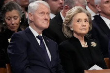Bill Clinton Alami Gangguan...