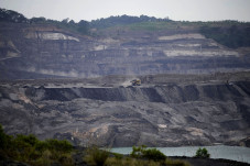 Indonesia Pangkas Produksi...