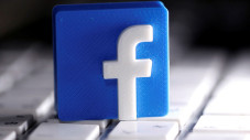 Lewat Facebook, Ukraina...