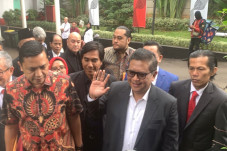 Hasto Kristiyanto Penuhi...
