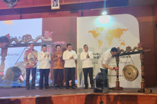 Luncurkan World Terrorism...