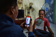 Pos Indonesia Salurkan...