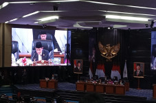 Paripurna DPRD DKI Tetapkan...