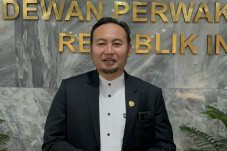 Anggota Komisi II Desak...