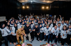 Di Balik Sukses UMKM,...
