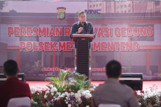 Resmikan Renovasi Polsek...