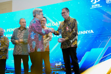 Bank Jatim Teken Perjanjian...