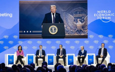 Trump Desak Arab Saudi...