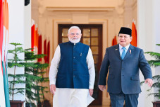 Momen Prabowo Gelar...