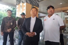 Datangi Balai Kota Jakarta,...