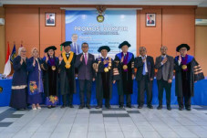 Gelar Doktor dan Harapan...