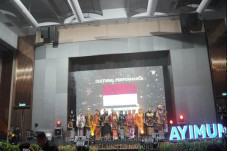 Siswi SMAI Al Azhar...