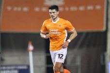 Elkan Baggott Bikin...