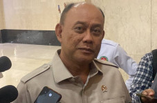 DPR Anggap Dadan Hindayana...
