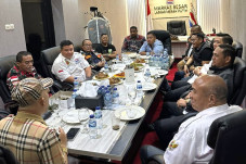 Laskar Merah Putih Kecam...