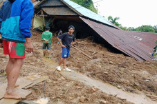Banjir dan Longsor Terjang...