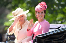 Ratu Camilla Kesal Kate...