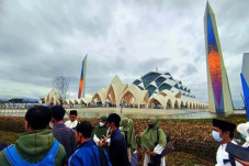 Tukang Parkir di Masjid...
