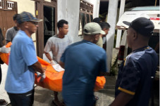 TNI Buru Anggota OPM...