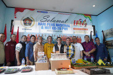 Bersama Jurnalis, DPRD...