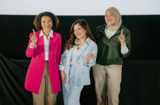 English 1 Hadirkan Wajah...