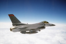 Jet Tempur F-16 AS Cegat...