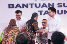Kunjungi Jawa Tengah,...