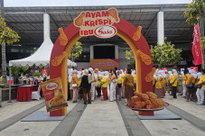 10.000 Ayam Krispi Gratis...