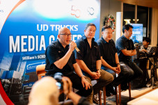 UD Trucks Tutup Tahun...