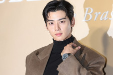 Cha Eun Woo Diduga Memindahkan...