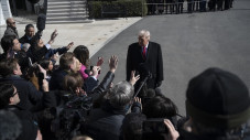 Trump Tebar Ancaman,...