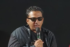 Sal Priadi Rilis Lagu...