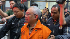 KPK Tahan 3 Tersangka...