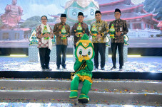 Wali Kota Agustina Ajak...