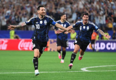 Argentina Tundukkan...
