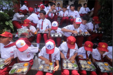 Program MBG Perkuat...