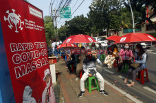 Ratusan Warga Jakarta...
