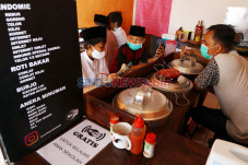 Warkop di Tangerang...